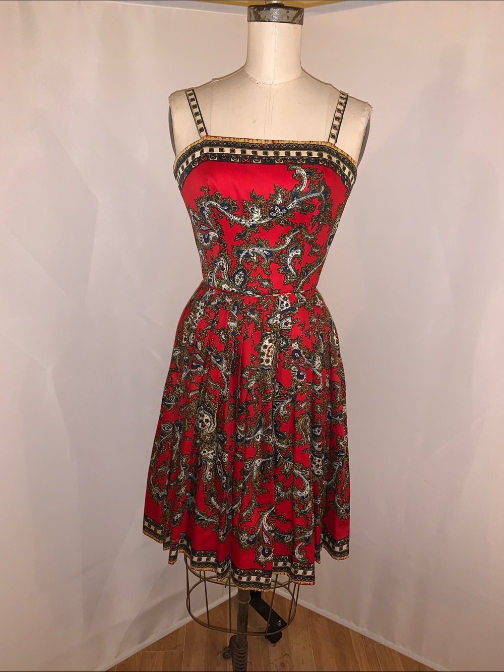 Vintage 1960’s cotton dress red print sundress Fit & Flare 2 XS
